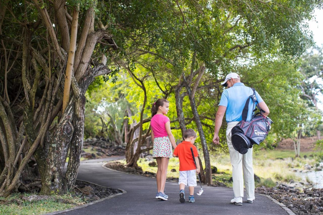 Constance Prince Maurice Post of Flacq Exterior foto Family walking