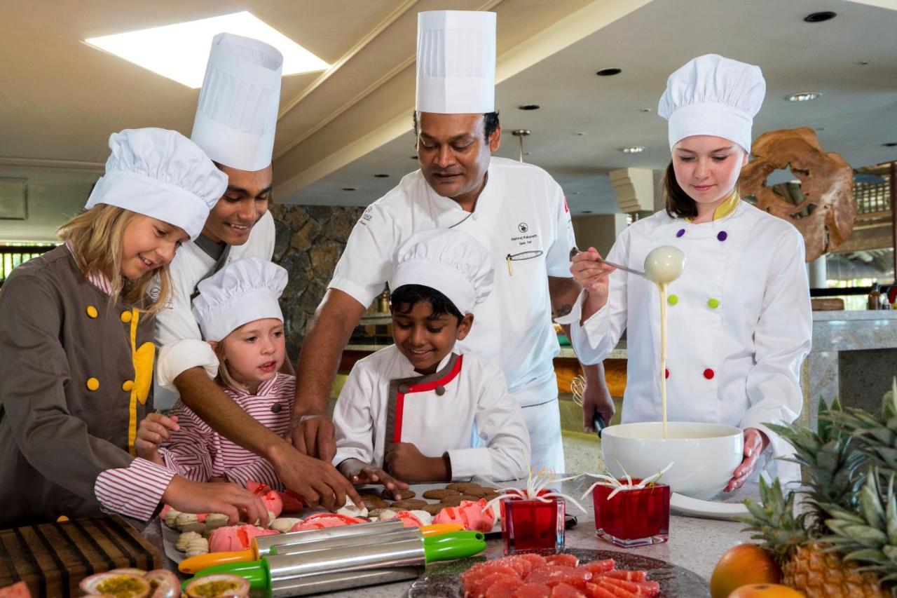Constance Prince Maurice Post of Flacq Exterior foto A family cooking class at the Oberoi, Mumbai