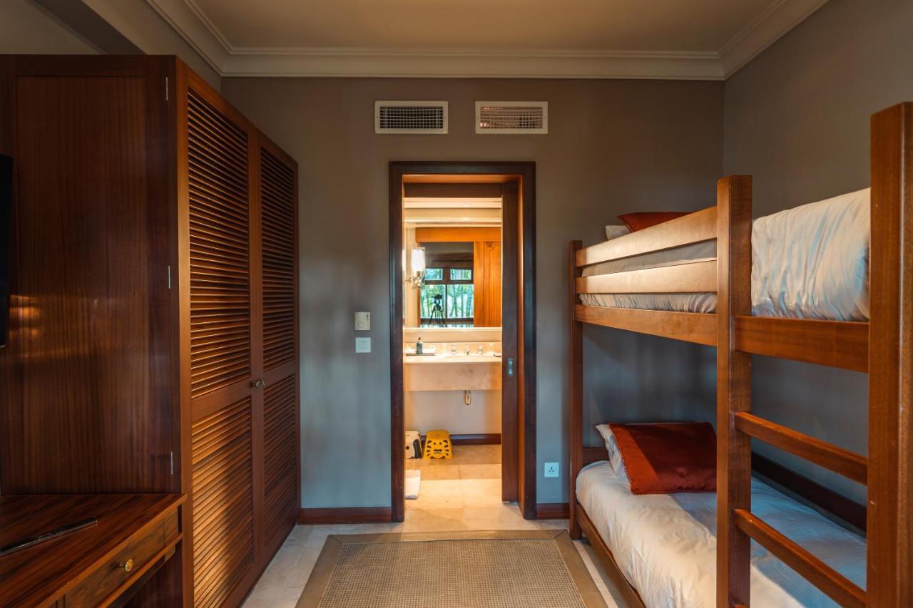 Constance Prince Maurice Post of Flacq Exterior foto A bunk bed in a hotel room