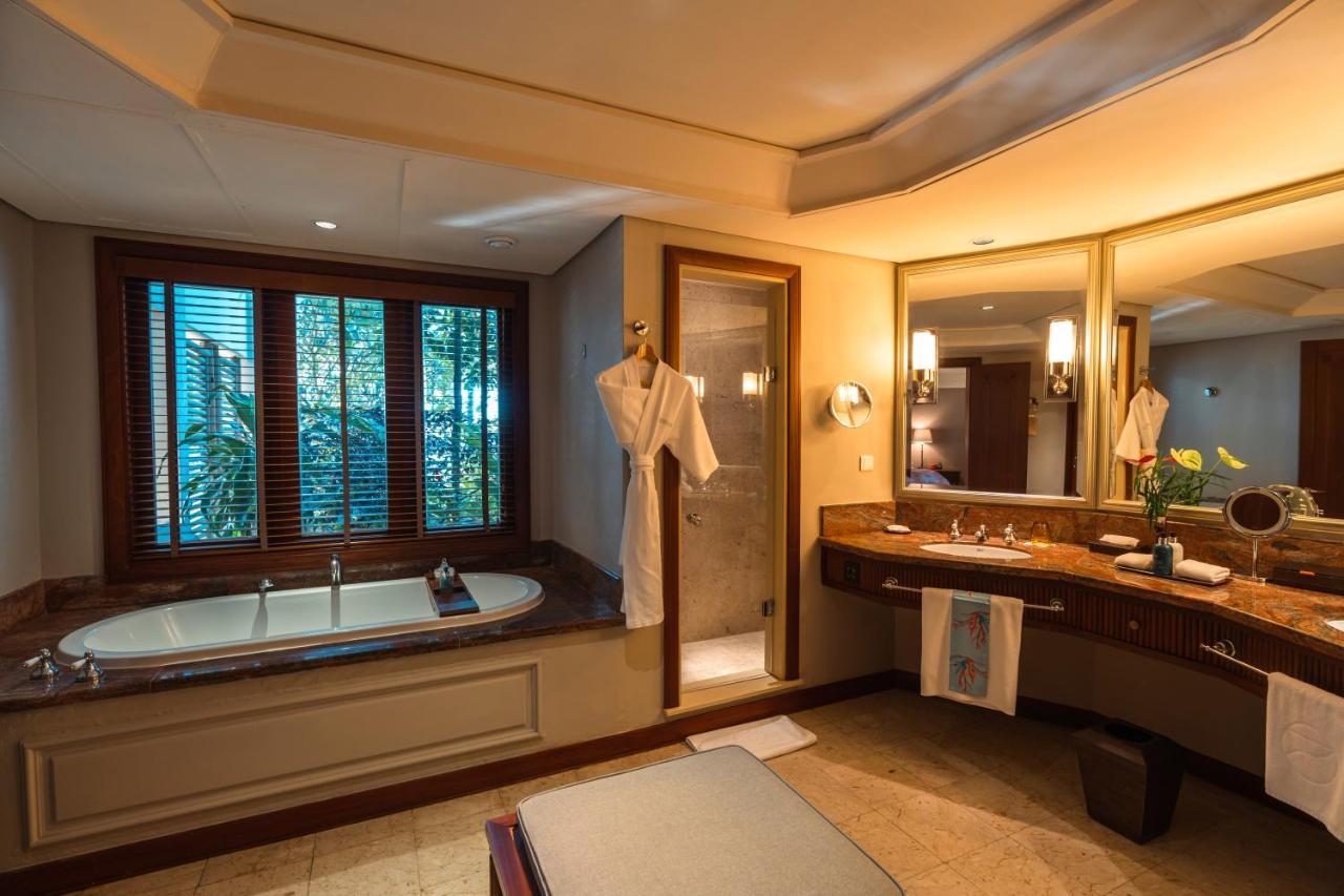 Constance Prince Maurice Post of Flacq Exterior foto A bathroom in a hotel