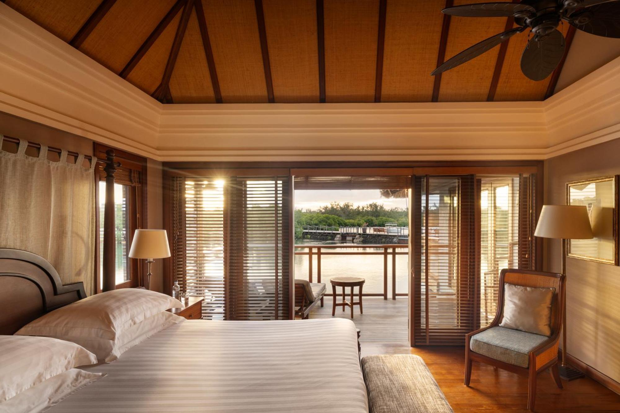 Constance Prince Maurice Post of Flacq Exterior foto A bedroom at the Four Seasons Hotel, Bangkok
