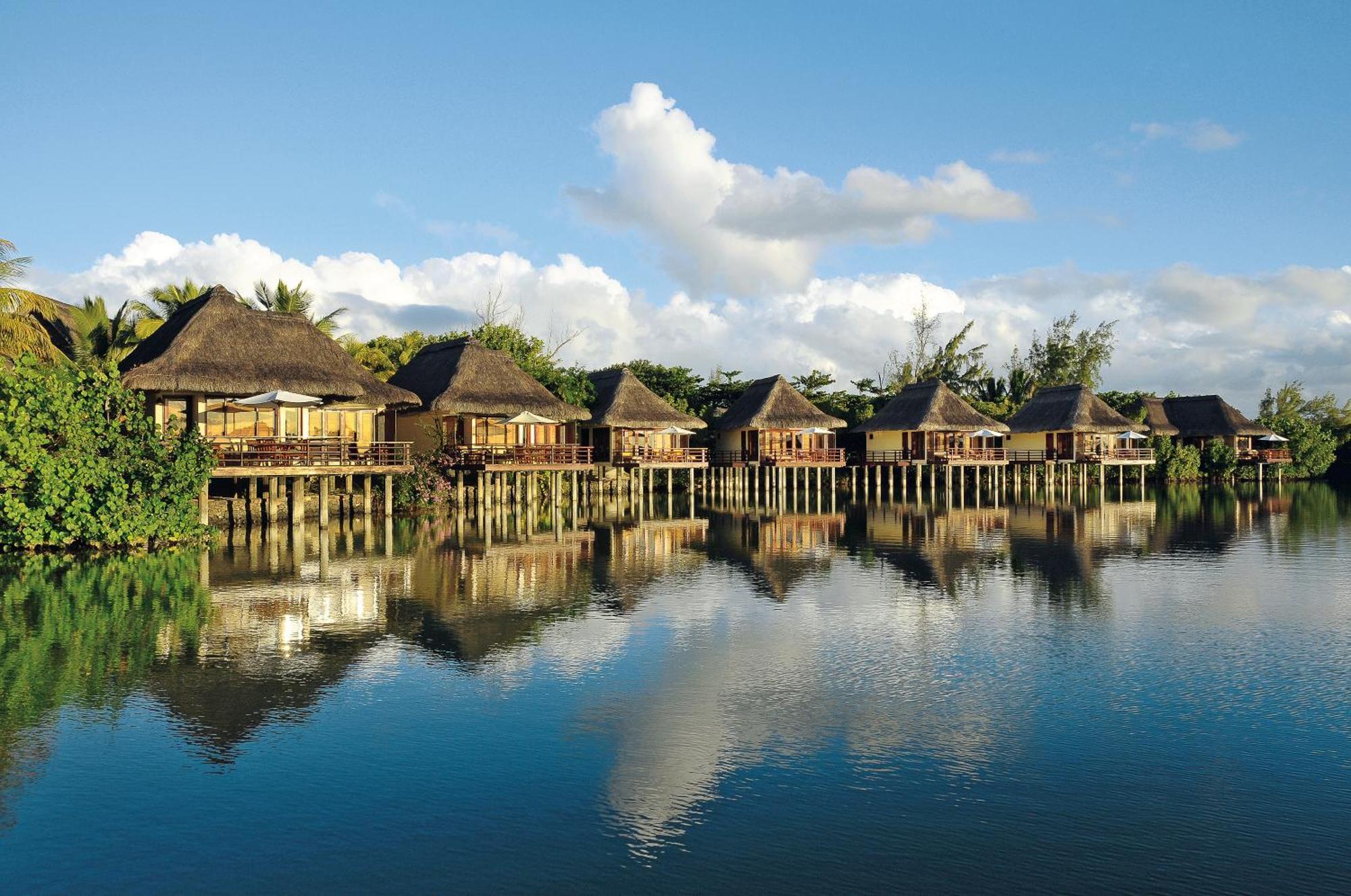 Constance Prince Maurice Post of Flacq Exterior foto Overwater bungalows at the resort